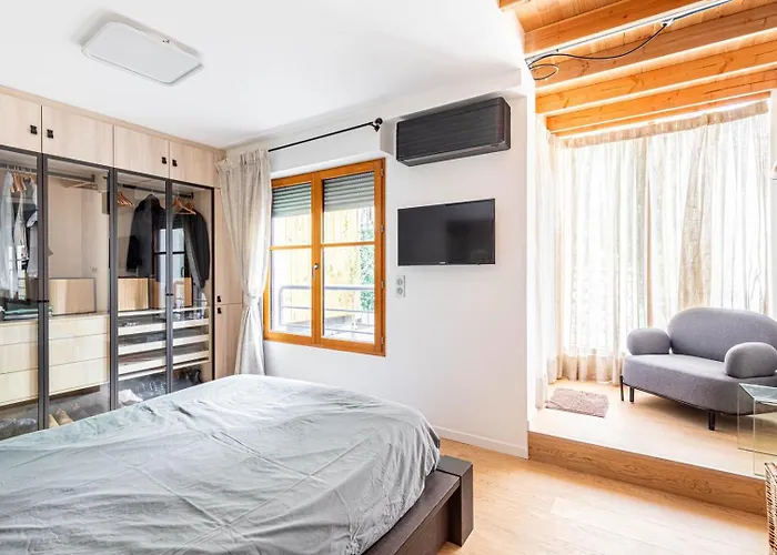 Guestready - Spacieux Apt. Avec Cour Privative
