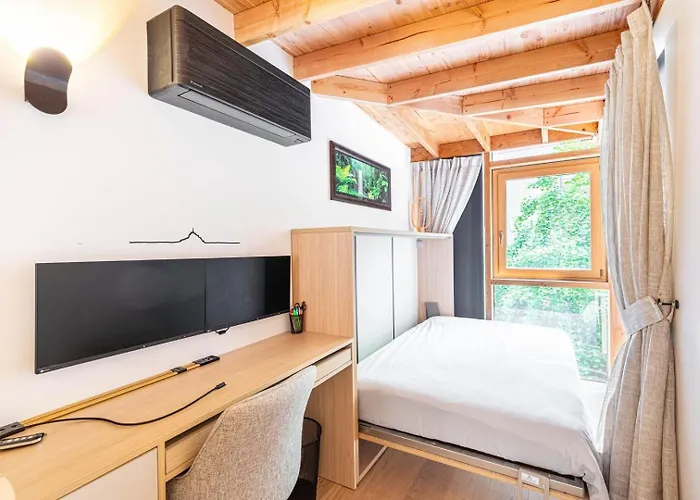 Guestready - Spacieux Apt. Avec Cour Privative